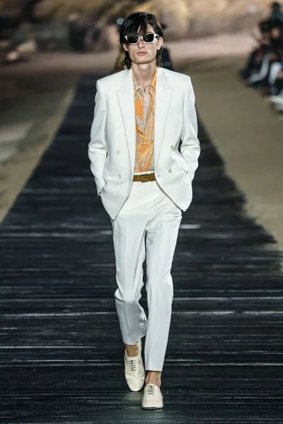 Look 48